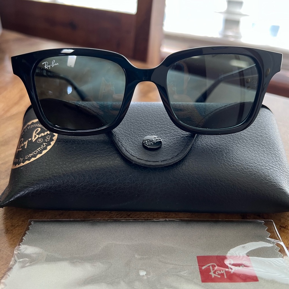 Kid’s Ray Ban sunglasses